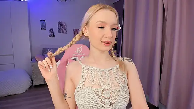 Tiffany Paw online show from 01-17-26, 03:21