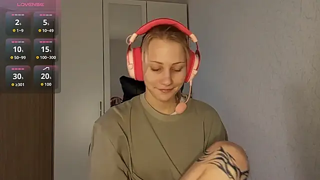 Snapshot of FoxySable chatting on 11-19-25, 08:14 FoxySable online show from 11-19-25, 08:14