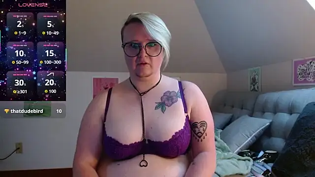 Snapshot of queerlyjaz chatting on 05-29-26, 01:39 queerlyjaz online show from 05-29-26, 01:39