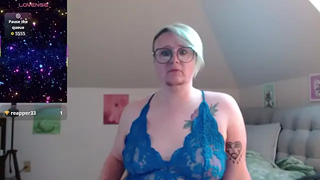 Snapshot of queerlyjaz chatting on 05-08-26, 01:59 queerlyjaz online show from 05-08-26, 01:59