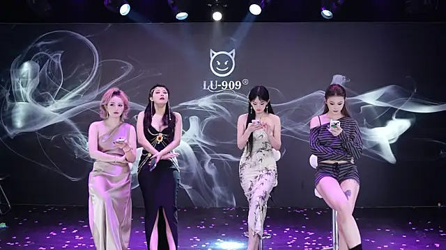 Snapshot of LU-909 chatting on 01-11-26, 01:23 LU-909 online show from 01-11-26, 01:23