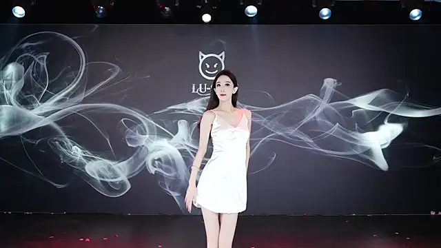 Snapshot of LU-909 chatting on 12-20-25, 12:57 LU-909 online show from 12-20-25, 12:57