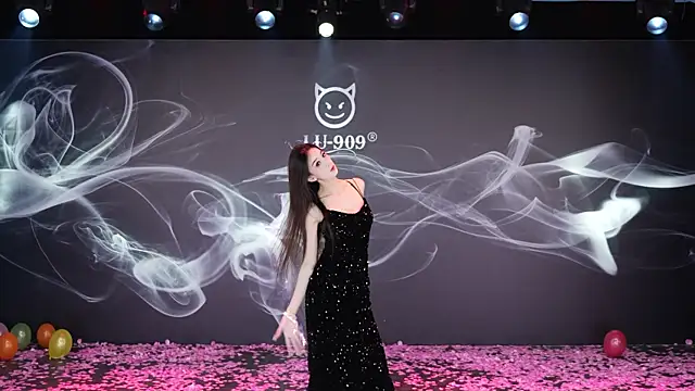 Snapshot of LU-909 chatting on 12-04-25, 08:13 LU-909 online show from 12-04-25, 08:13