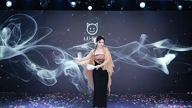 Snapshot of LU-909 chatting on 12-17-25, 12:37 LU-909 online show from 12-17-25, 12:37