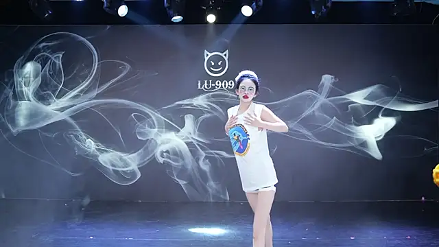 Snapshot of LU-909 chatting on 01-06-26, 01:20 LU-909 online show from 01-06-26, 01:20