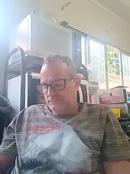 Snapshot of nard53 chatting on 12-18-25, 09:03 nard53 online show from 12-18-25, 09:03