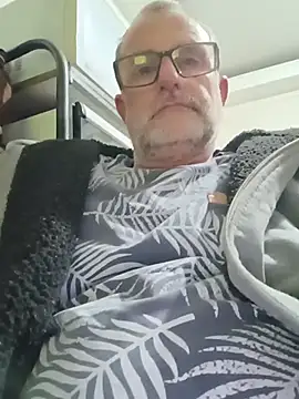 Snapshot of nard53 chatting on 06-24-26, 10:40 nard53 online show from 06-24-26, 10:40