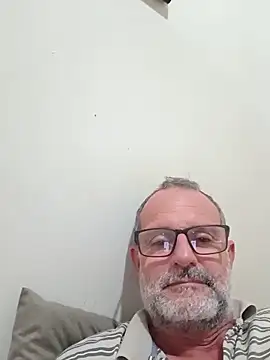 Snapshot of nard53 chatting on 06-10-26, 11:06 nard53 online show from 06-10-26, 11:06