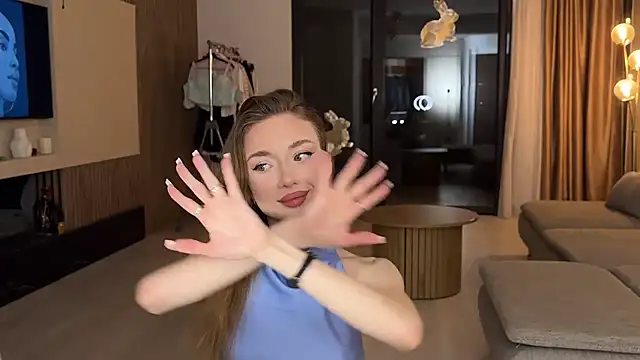 Snapshot of Jolienne chatting on 05-31-26, 08:42 Jolienne online show from 05-31-26, 08:42