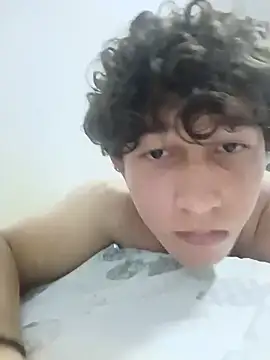 Snapshot of andrdosfn chatting on 07-20-26, 01:24 andrdosfn online show from 07-20-26, 01:24