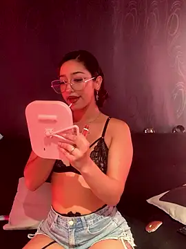 Snapshot of LilithMonette chatting on 01-17-26, 04:38 LilithMonette online show from 01-17-26, 04:38