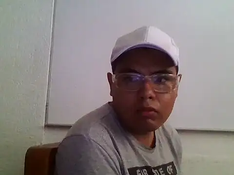 Snapshot of Zombiemuerto chatting on 11-17-25, 08:46 Zombiemuerto online show from 11-17-25, 08:46