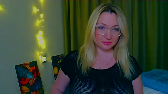 Snapshot of MilaLove__ chatting on 11-17-25, 03:49 MilaLove online show from 11-17-25, 03:49