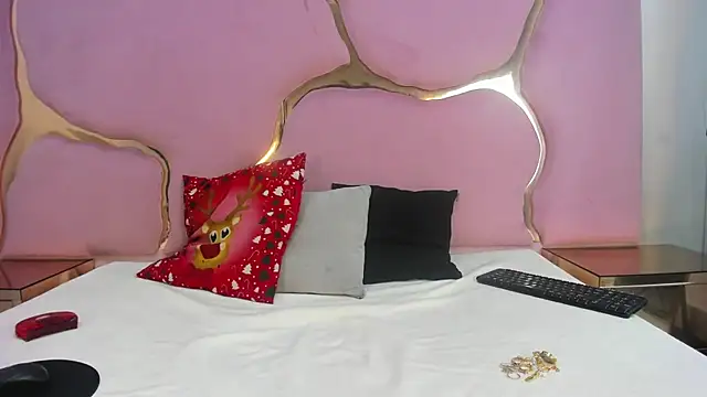 Aisha Leenss online show from 12-15-25, 02:01