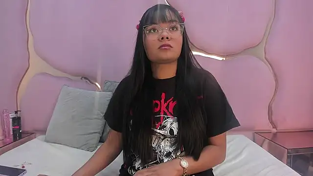 Aisha Leenss online show from 01-16-26, 02:10