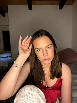 Sandrasnoww online show from 12-04-25, 08:19
