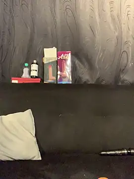 Snapshot of Dannii- chatting on 02-17-26, 01:03 Dannii- online show from 02-17-26, 01:03