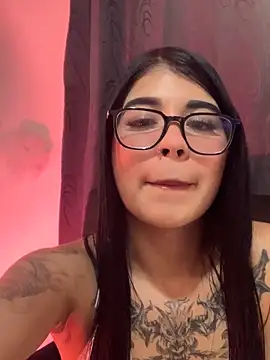 Snapshot of Dannii- chatting on 02-12-26, 02:11 Dannii- online show from 02-12-26, 02:11