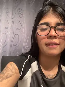 Snapshot of Dannii- chatting on 02-01-26, 10:41 Dannii- online show from 02-01-26, 10:41