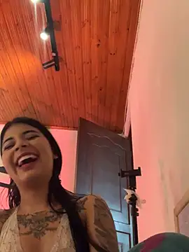 Snapshot of Dannii- chatting on 02-08-26, 08:39 Dannii- online show from 02-08-26, 08:39