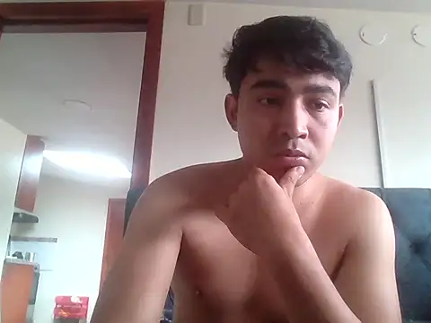 Snapshot of augustboyy chatting on 11-17-25, 02:43 augustboyy online show from 11-17-25, 02:43