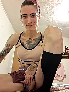 Snapshot of MaitressePomme3 chatting on 11-17-25, 01:42 MaitressePomme3 online show from 11-17-25, 01:42