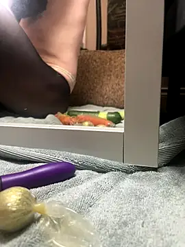 Snapshot of shavedandcurious chatting on 11-17-25, 06:50 shavedandcurious online show from 11-17-25, 06:50