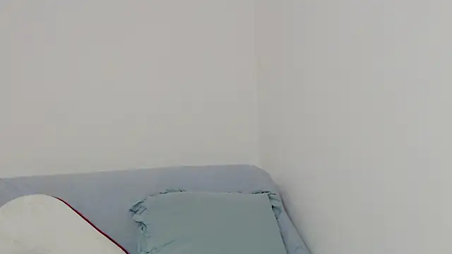 Snapshot of eren_jaeger2000 chatting on 01-11-26, 05:14 eren jaeger2000 online show from 01-11-26, 05:14