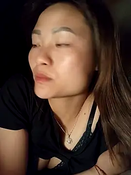 Lee-Thee online show from 11-25-25, 01:44