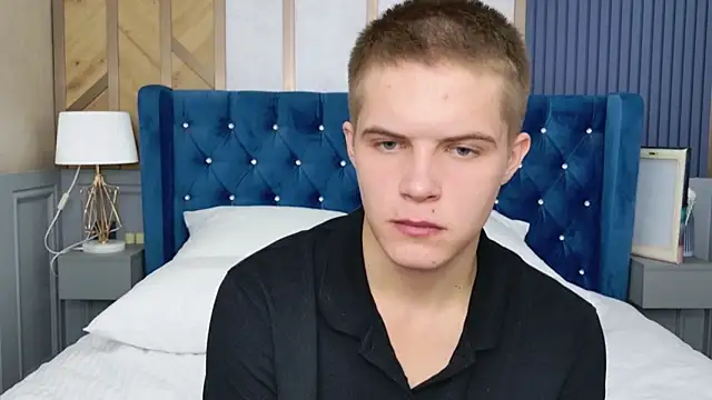 Snapshot of Piter_Ward chatting on 11-24-25, 11:05 Piter Ward online show from 11-24-25, 11:05