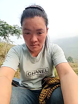 Snapshot of meomeo-00 chatting on 04-15-26, 01:00 meomeo-00 online show from 04-15-26, 01:00