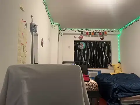 tinydaisy21 online show from 11-18-25, 02:59