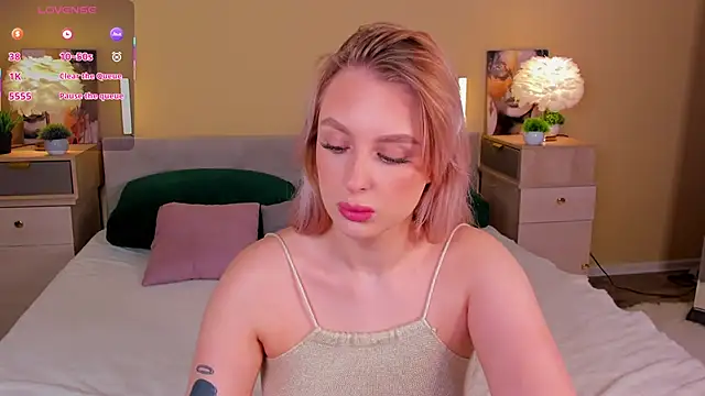 Snapshot of KiraRuiz chatting on 02-03-26, 01:05 KiraRuiz online show from 02-03-26, 01:05