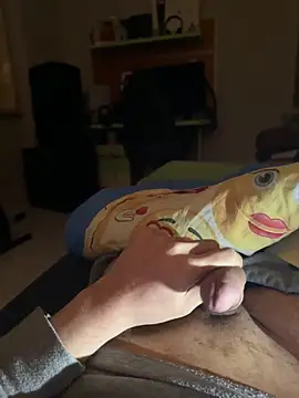 Snapshot of Alessandro_478 chatting on 12-15-25, 05:02 Alessandro 478 online show from 12-15-25, 05:02