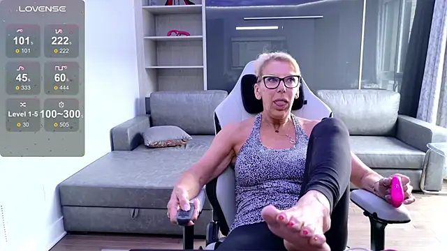Snapshot of FitCougar chatting on 03-11-25, 03:56 FitCougar online show from 03-11-25, 03:56