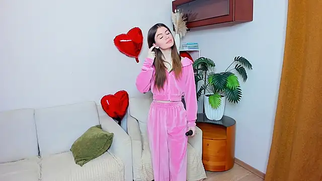 AngelesBenitz online show from 02-13-26, 07:08