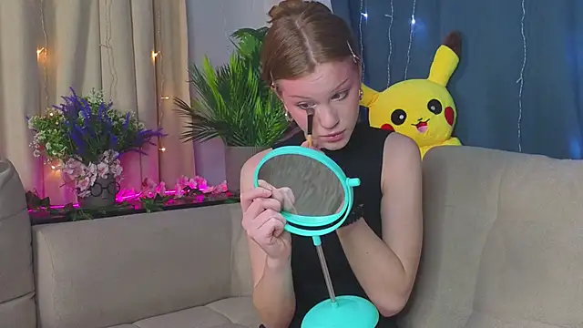 KarieBowery online show from 12-04-25, 07:57