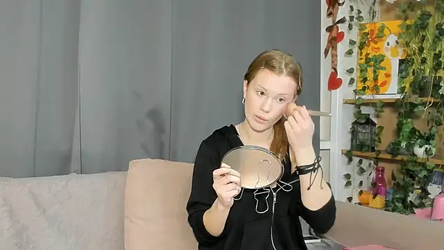 KarieBowery online show from 11-28-25, 08:42