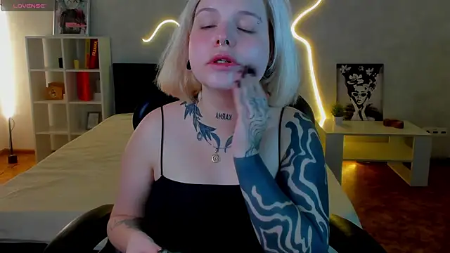 shadow  purrr online show from 11-19-25, 01:38