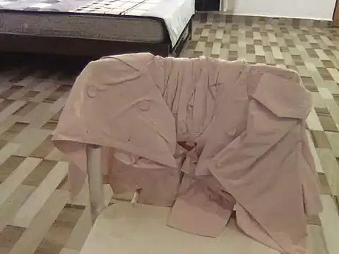 Snapshot of raveena_hot chatting on 03-19-26, 01:44 raveena hot online show from 03-19-26, 01:44