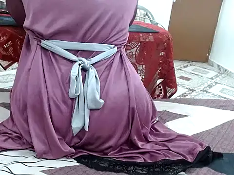 Snapshot of raveena_hot chatting on 02-08-26, 03:43 raveena hot online show from 02-08-26, 03:43