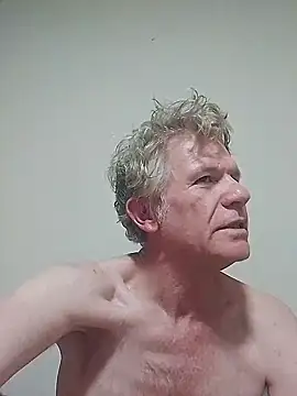 Snapshot of Hardwarelane67 chatting on 11-17-25, 02:54 Hardwarelane67 online show from 11-17-25, 02:54