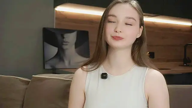 Snapshot of Eliravelvet chatting on 11-18-25, 06:22 Eliravelvet online show from 11-18-25, 06:22