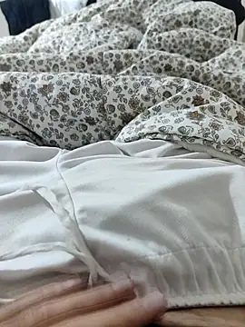 Snapshot of berkkderlerr chatting on 11-17-25, 04:00 berkkderlerr online show from 11-17-25, 04:00