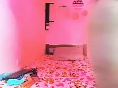 Babyhoney18 online show from 12-16-25, 06:23