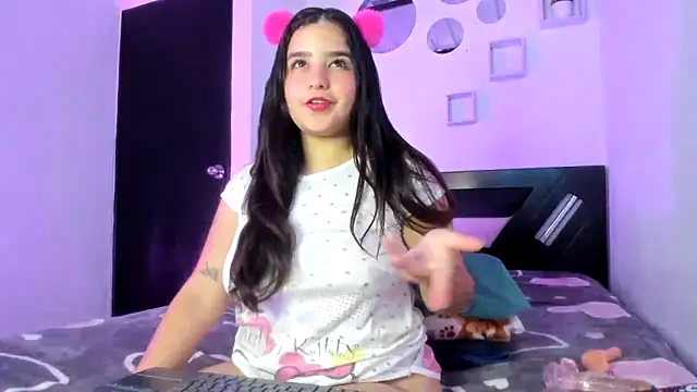 Babyhoney18 online show from 12-22-25, 07:36