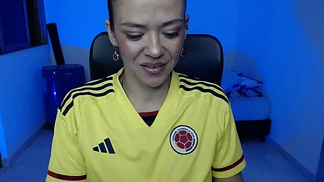 Annie Cervantez online show from 06-25-26, 04:54