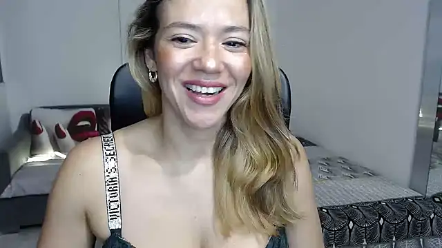 Snapshot of Annie_Cervantez chatting on 05-25-26, 06:12 Annie Cervantez online show from 05-25-26, 06:12