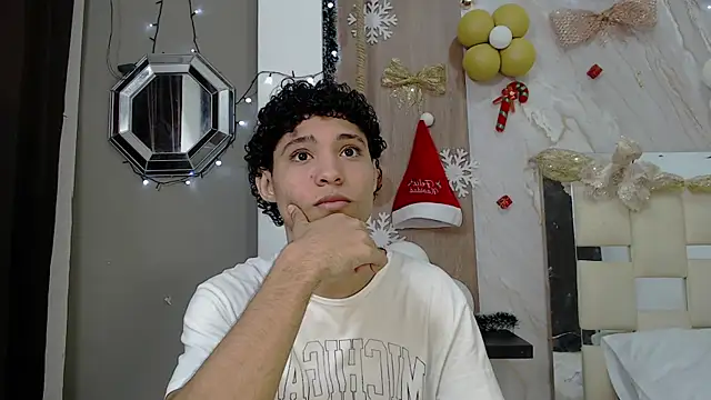 Snapshot of the_nugge chatting on 12-16-25, 01:04 the nugge online show from 12-16-25, 01:04