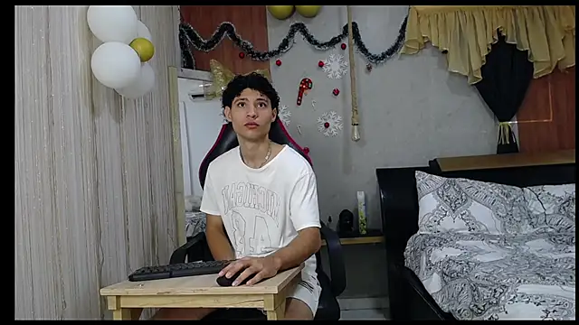 Snapshot of the_nugge chatting on 12-21-25, 01:13 the nugge online show from 12-21-25, 01:13